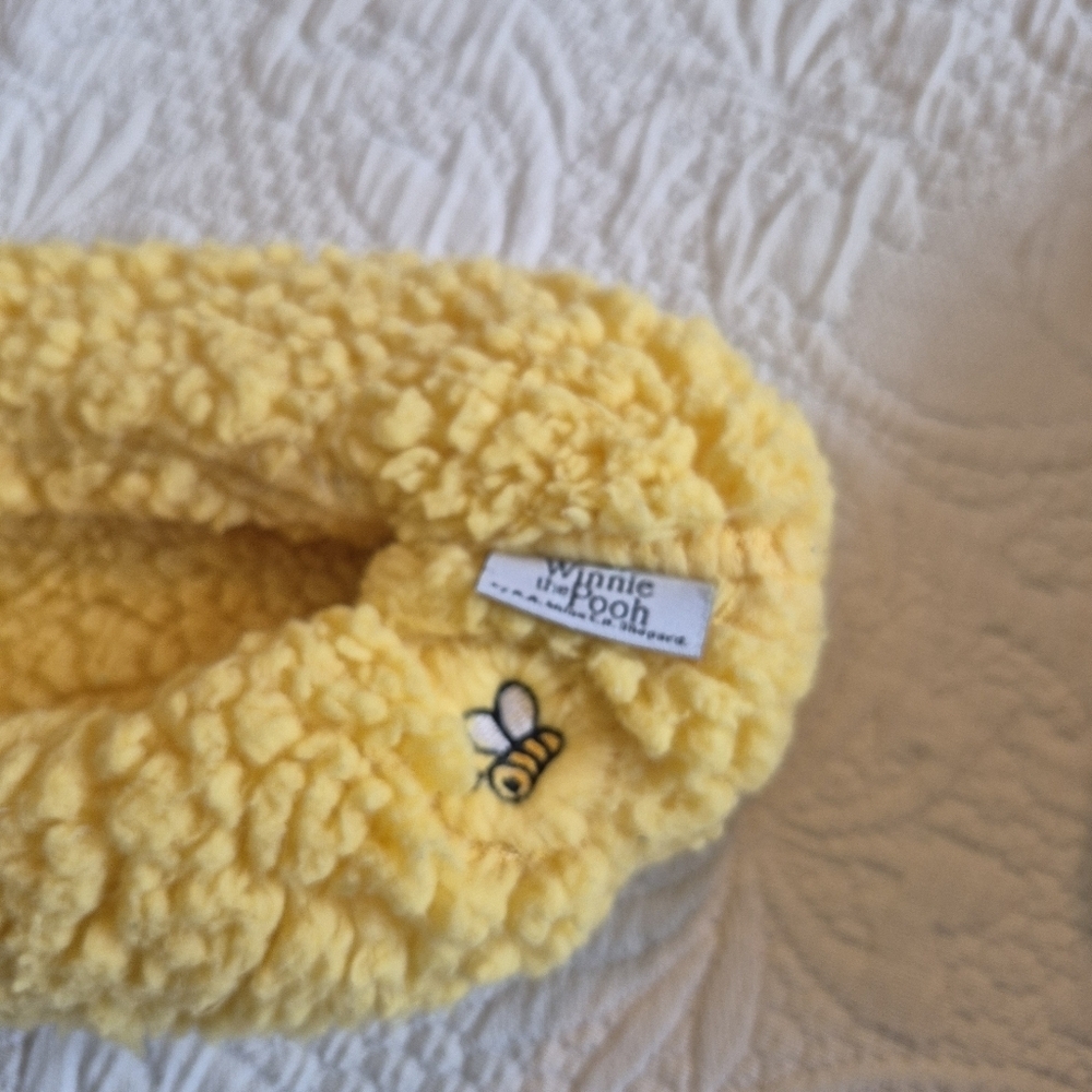 Winnie the Pooh women's M/L sherpa slippers, have gripper dots on bottom VGUC - Picture 2 of 5